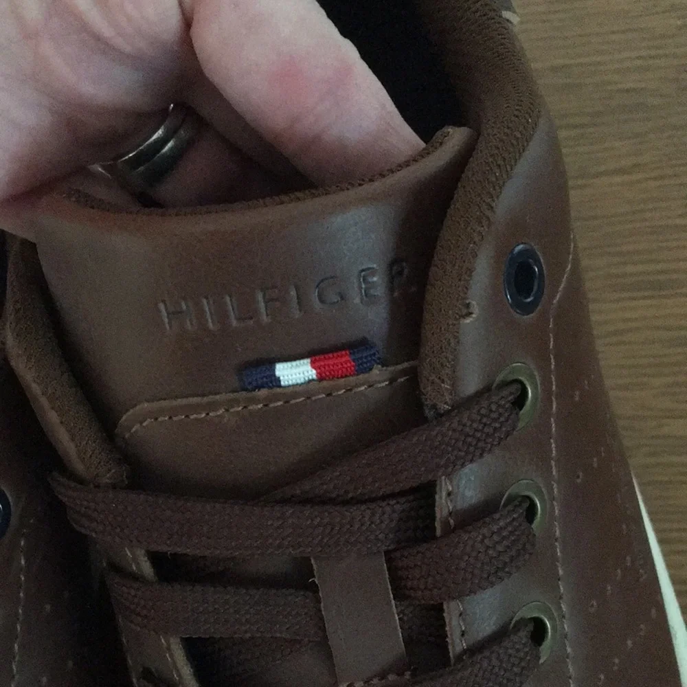 Tommy Hilfiger Leather Sneakers - Picture 5 of 6
